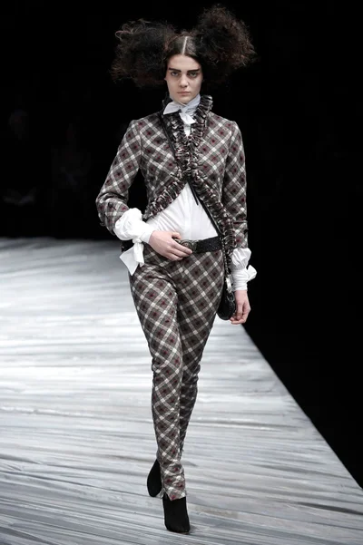 Look 13